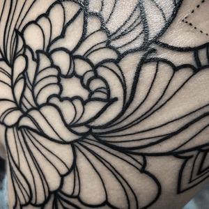 Done by Bertina Rens @swallowink @balmtattoo_benelux  #blackngrey #graphictattoo #graphicdesign #mandala  #tattoos #tattooart #inked #art #dotwork #dotworktattoo #tattoo #ink #inkstagram #tattoos #tatoeage #thebesttattooartists #tattooart #tattooartist #leg #legtattoo #geometrictattoo #omfgeometry #dailydotwork #geometrip