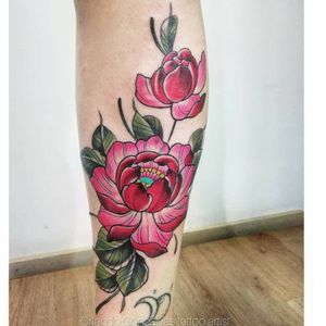 #flower #botanicaltattoo #botanical #fresh #freshtattoo #leg #portugal #vilareal #colortattoo #coloredtattoo #flores #fleurs #botanique #ornementaltattoo 