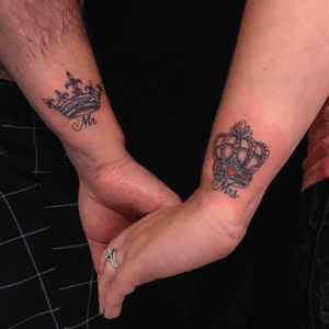 Matching tattoos for anniversary with @rylan_stephanie_kerber !!! #rashatattoo #matchingtattoos #kingandqueentattoo #mrandmrs #aniversarry #crowntattoo #panticton #pentictontattoo #pentictonartist #okanagan #okanagantattoo #okanaganlifestyle