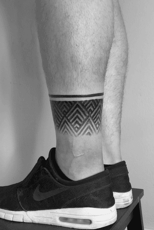 #geometric #band #bng #blackandgrey #band #ankle #geometry #omfgeometry #tattoo #tatuaz #gdansk #xystudio