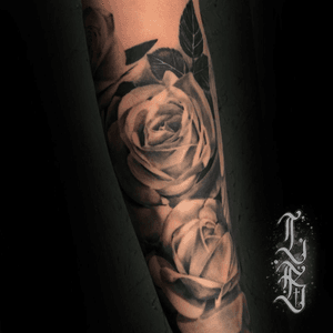 Done by Lex van der Burg@swallowink @balmtattoo_benelux #tat #tatt #tattoo #tattoos #tattooart #tattooartist #arm #armtattoo #arm #armtattoo #blackandgrey #blackandgreytattoo #colortattoo #color #neotraditional #neotraditionaltattoo #camera #realism #realismtattoo #rosestattoo #roses #inkee #inkedup #inklife #inklovers #art #bergenopzoom #netherlands