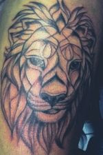 tatuaje de leon en blackwork