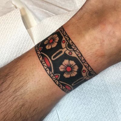 Arm band tattoo by Joe Tartarotti #JoeTartarotti #armband #armbandtattoo #band #bracelet #bands #color #flower #floral #linework #dots #ornamental
