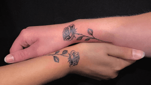Matching tattoos with @ryley.stroet and @lisatargett882 !!! #rashatattoo #matchingtattoos #roses #rosestattoo #smalltattoos #smalltattoosforgirls #blackandgreytattoo #bng #penticton #pentictontattoo #pentictonartist #okanagan #okanagantattoo #okanagantattoos #okanaganlifestyle
