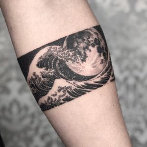 Arm band tattoo by Arang Eleven #ArangEleven #armband #armbandtattoo #band #bracelet #bands #arm #wave #greatwave #moon #blackandgrey #Japanese