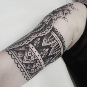 Arm band tattoo by Nikko Tattooer #NikkoTattooer #armband #armbandtattoo #band #bracelet #bands #arm #ornamental #pattern #leaves #floral #dotwork #linework
