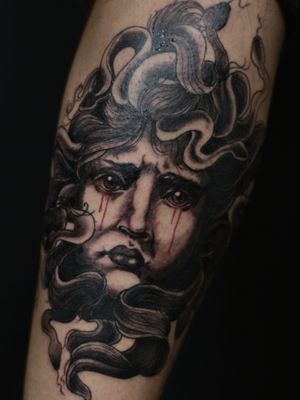 Gorgona @juandesco92 #medusa #shadows #blackandgreytattoo #greekmythology #tattooideas 