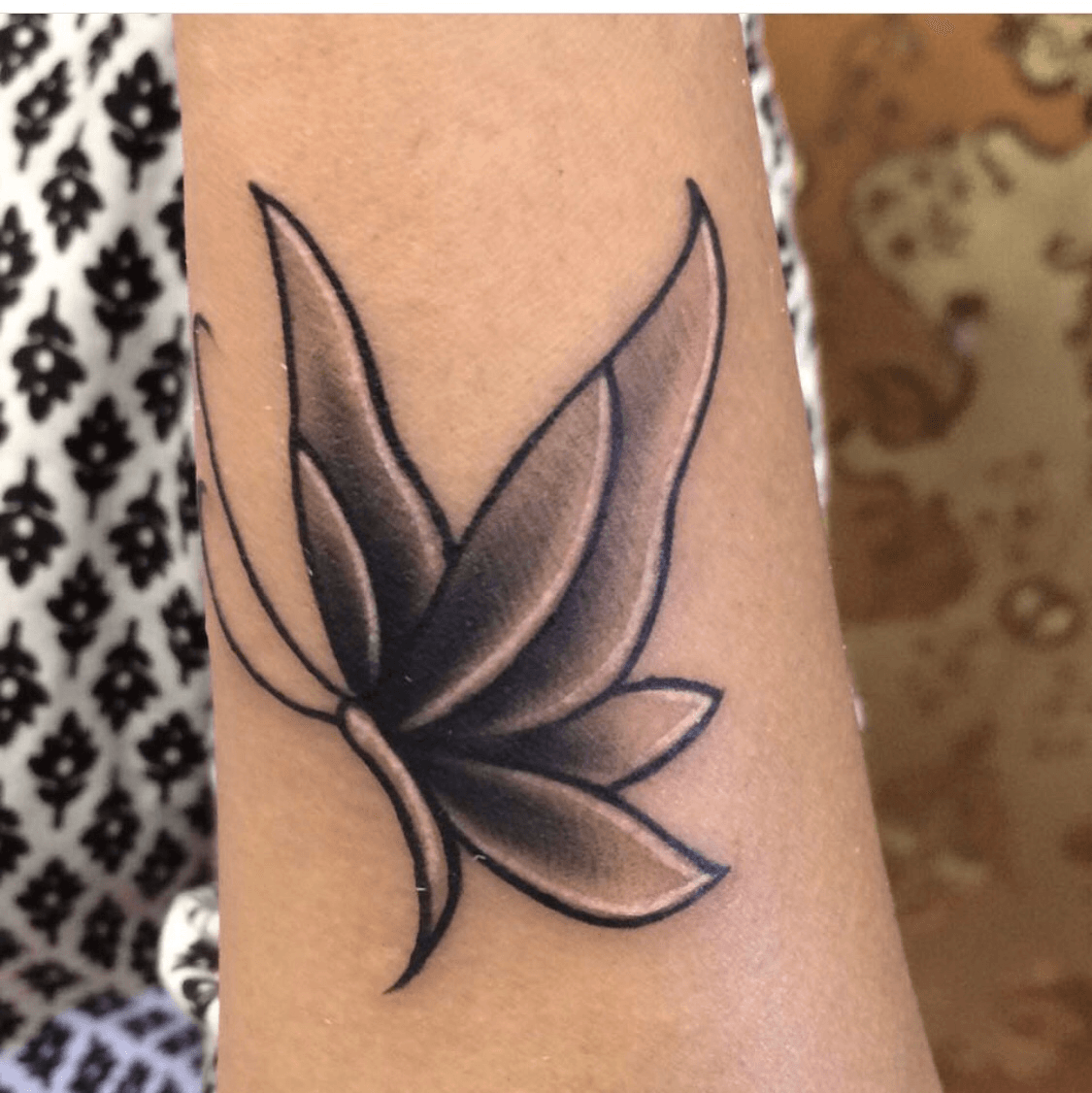 Tattoo uploaded by Dini • Rosa e fogo • Tattoodo