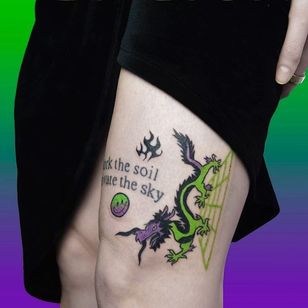 Tatuaje handpoke de Anna aka Pom Determinism #Anna #PomDeterminism #handpoketattoo #handpoke #stickandpoke #cyberpunk #cyber #surrealisme #linework #dotwork #strange #weird #unique #philosophy