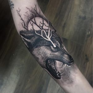 Illustrative realism tattoo by Andrew Steven #AndrewSteven #BerlinInkTattooing #BerlinInk #Berlin #BerlinGermany #tattoostudio #tattooshop #blackandgrey #realism #illustrative #wolf