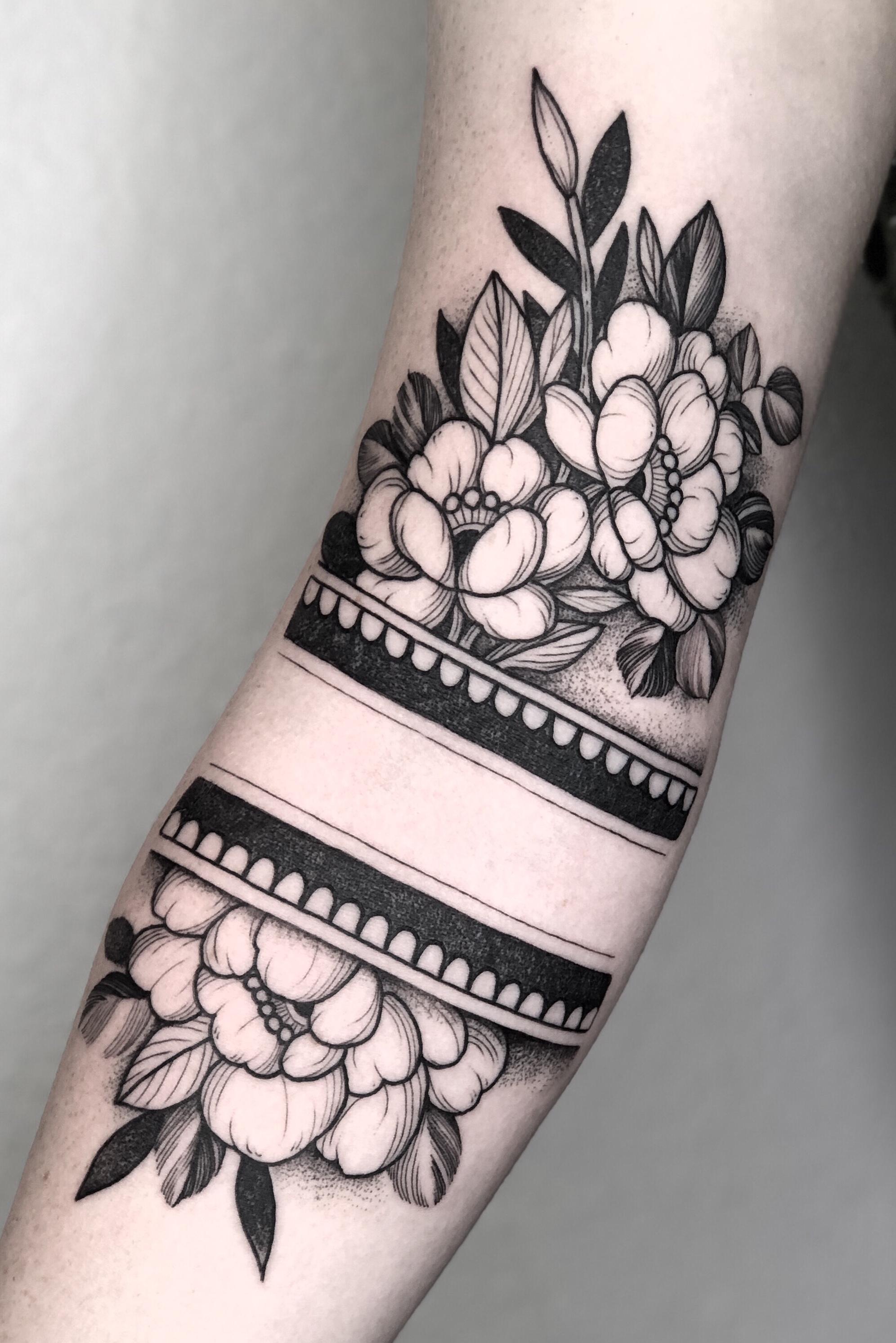 Tattoo uploaded by Kerti Suur  Floral armband tattoo by Helen Xu via  Instagram helenxutattoo minimalism flower fineline HelenXu flowers  armband linework  Tattoodo