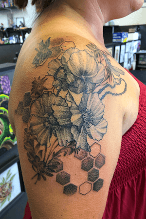 Floral and honeycomb with bee