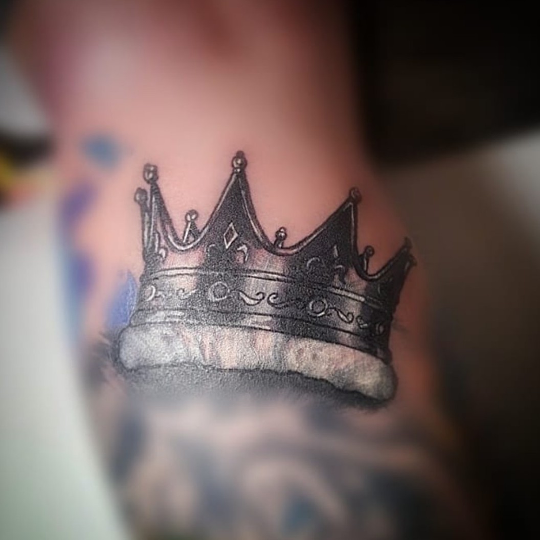 20 Powerful Crown Tattoos for Men in 2023  The Trend Spotter