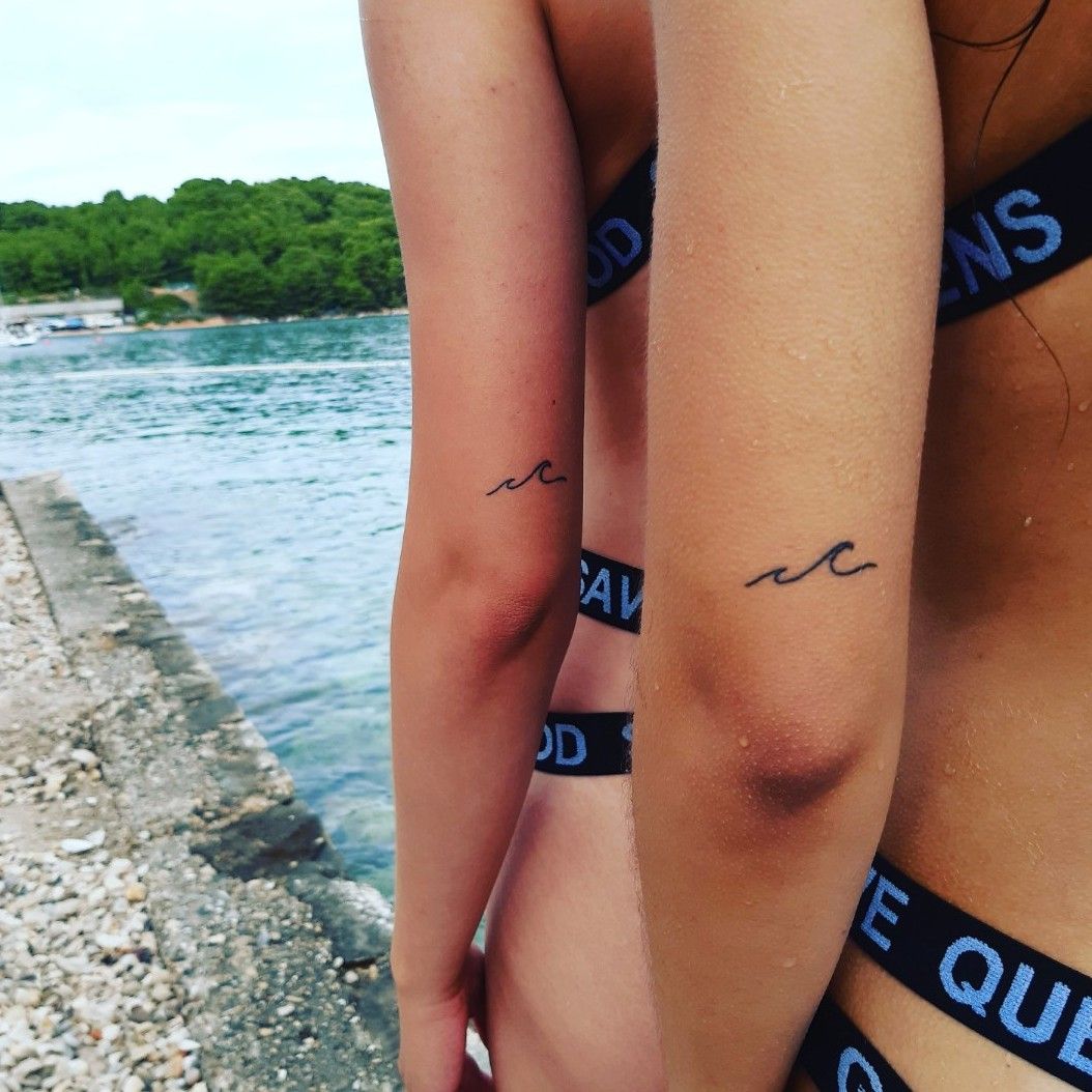 perfect beach lover tattoo  Tatoo Tatuagens pequenas Tatuagens femininas  delicadas