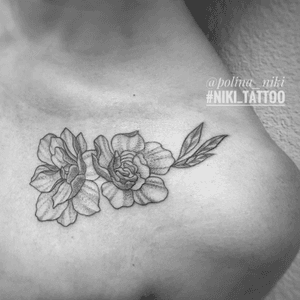 По всем вопросам пиши в Instagram! polina_niki#tattoospb #spbtattoo#graphictattoo #tattoographica #graphica#tattoogirl #girltattoo #flowerstattoo