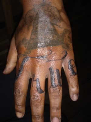 "True" tatted on my hand... Again testing out diffent skin textures to master my needle depth.... Leave comments and likes... Would love positive or negative feedback.... All knowledge is great knowledge.