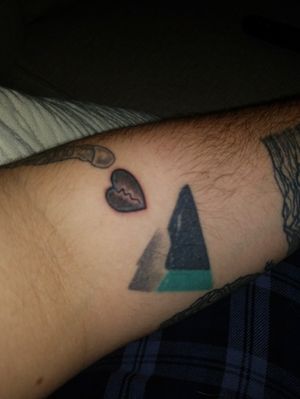 Got my old shitty heart tattoo changed to a broken heart.. used to be me and my ex's matching tattoos but not anymoree