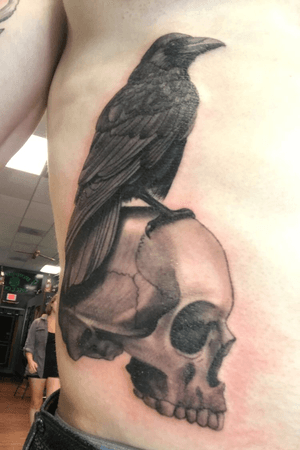 #Raven on a #skull 