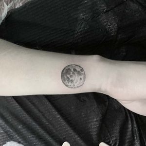Moon tattoo for Andrea #singleneedletattoo #singleneedle #fineline #moontattoo #moon #newschooltattoo #smalltattoo #small #newartist 