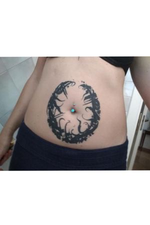 Cerchio astratto con tratti calligrafici(Tatuaggio guarito) foto inviata dalla cliente 
