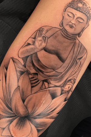 Budha 👑👑👑..#rosetattoo #drawing #ink #girlswithtattoos #artist #inked #neotraditional #blackandgrey #photography #budatattoo #tattooartist #tattoodesign #tattooist #blackwork #colortattoo #love #tattooideas #tattoos #tattooer #inkedup #art #tattoolife #tattoo #blacktattoo #tattooart #blackandgreytattoo #tattooflash #traditionaltattoo #tattooing #tattooed