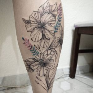 Ramo de flores#flores #tropicaltattoo #blackwork #floral #flowertattoo #flower #flowers #color #tatuaje #tattooart 