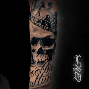 Done by Lex van der Burg@swallowink @balmtattoo_benelux #tat #tatt #tattoo #tattoos #tattooart #tattooartist #arm #armtattoo #arm #armtattoo #blackandgrey #blackandgreytattoo #colortattoo #color #neotraditional #neotraditionaltattoo #skull #skulltattoo #realism #realismtattoo #crown #crowntattoo  #inkee #inkedup #inklife #inklovers #art #bergenopzoom #netherlands