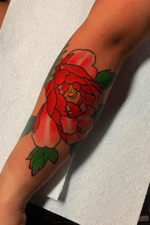 🔥 Swipe for picture 🔥 Today got to tattoo @mr.tactical94 wife with a big ol' peony on her forarm 🌸 Thanks for the trust guys ! ⚔️ Done at @crackerjacktattoos ⚔️ • • • • #TattzByAG #Ink #Tattoo #Tatuaje #BodyArt #ArteCorporal #Traditional #TraditionalArt #TraditionalTattoo #Neotraditional #NeotraditionalTattoo #Peony #PeonyTattoo #FortWorth #FortWorthTattoos #FortWorthTattoos #BoldColor