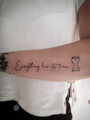 Everything has its time. Fine line Tattoo #ink #inked #inkedgirl #inkedlife #inkedup #inkedwoman #tattoogirl #tattoowoman #femaletattoo #femaletattooartist #femaleartist #womensempowerment #ensenada #bajacalifornia #mexico 