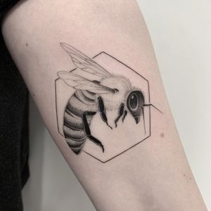 “Bee”                                                                                 (more on my Instagram:  _mfox)                                        #art #tattoo #tattoos #tattooart #blackwork 