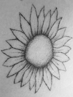 🌻🌻🌻🌻 hip flower vibesFully handpoked
