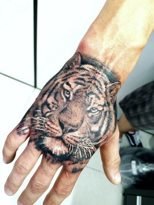#tiger #tattoohand #tattoomao 