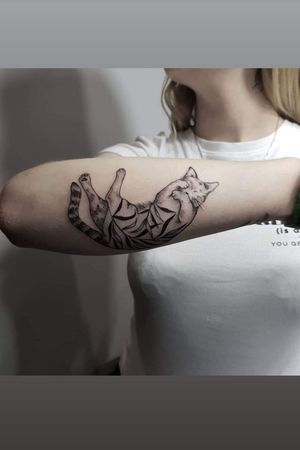 #tattoo #tattooart #Black #blacktattoo #cat #cattattoo #kitty #kittycat #sleepycat #lying #Letsgetinked #letagettattoo #cute #cutetattoo #miau #likemycat #likemyink #playing #arm #forearm #forearmtattoo #dontcopy #onlyinspire #natural #naturalist #realistic 