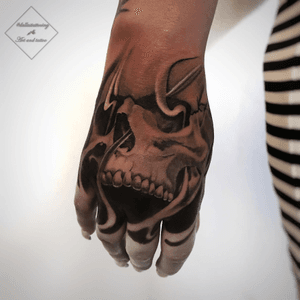 Ну теперь точно нужно делать всю руку) #tattoo #tattooed #tattooing #tatt #ink #inked #inkedgirls #skulltattoo #skull #tattooist #tattooartist #tattooart #realisticink #blackandgreytattoo #dallastattooing #kievtattoo #kiyvtattoo #equaliserprotonmx #kwadron