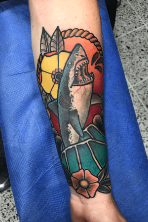Tiburon tattoo tradicional 
