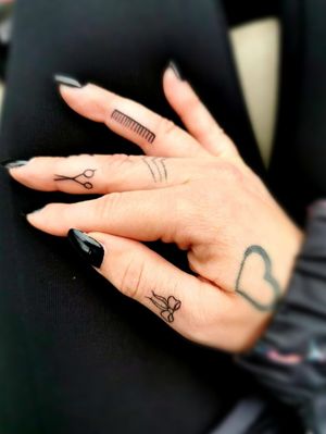 Tattoo #fingertattoo  #hairdresser  #black #scissors  #tattooartist  #Nenad