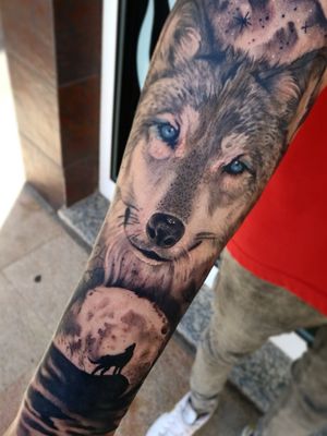 Lobo en negro y grises. #tattoo #tatuaje #wolf #wolftattoo #spintattoo #sergioespin #cehegin #murcia #spaintattoo