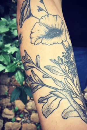 #tattoooftgeday —> #flower #sicile . Tous droits réservés et copyright © CDC ink #lecdcink #cdcink  #tattoo #tattooartist #tattooedgirl #tattooflash #troyes #france #tattooartist #ink #instaflash #tatooflash #tatouage #tattoostyle #blacktattoo #tattoostyle