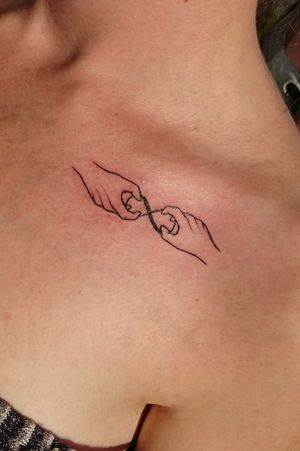 #linetattoo #lineart #tattoo #tatouage #tatouaje #chopchop #chop #cheyennetattoo #sorrymummy #kbx #blackandgreytattoo #bzhtattoo#tattoochopshop #quiberon  #familytattoo #tattoonoiretgris 