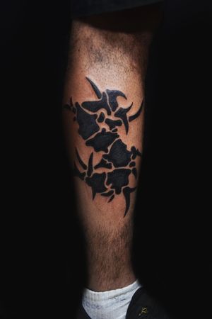 Tatuagens com horário marcado ⌚Orçamentos e agendamentos pelo WhatsApp ☎ (11) 96545-7569 ou pela página do estúdio no Facebook : @mementomoritattoostudio 💀⏳🕯Estamos localizados próximo ao metrô Tucuruvi 🚇 #black #sepultura #band #bandtattoo #blacktattoo #tattoo #art #tattoo2me #ink #tattoolife #tucuruvi #metrotucuruvi #tucuruvisp #tucuruvizn #vilamazzei #vilanovamazzei #znsp #zonanortesp #zonanortetattoosp