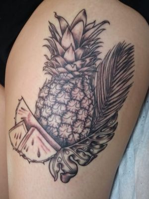 Tropical thigh tattoo- Pineapple and palm leaves #pineapple #fruit #tropical #monstera #blackwork #pineappletattoo #foodtattoo #tropicaltattoo #thightattoo #palmleaf #leaves #plant #nature 