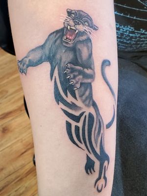 Black Panther done in a tribal style that transitions into realistic#panther #blackpanther #tribal #realism #transitional #forearm 