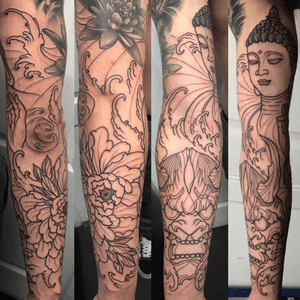 @Bharpertattoo started the line work on this Japanese sleeve (top flower not by Ben)