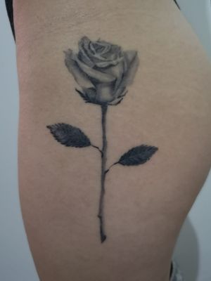 Rosa guarita - Rose healed #tattooart #tattooapprentice #tattooartist #realistic #rosetattoo #blackandgreytattoo #artist #art 