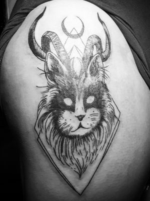 Dark Cat Tattoo Girl #ink #inked #inkedgirl #inkedlife #inkedup #inkedwoman #tattoogirl #tattoowoman #femaletattoo #femaletattooartist #femaleartist #womensempowerment #ensenada #bajacalifornia #mexico #cattattoo 