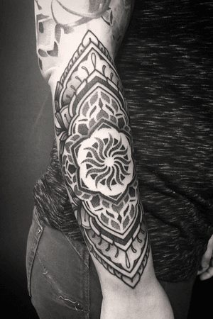 Done by Andy van Rens @swallowinktattoo @balmtattoo_benelux  #tat #tatt #tattoo #tattoos #tattooart #tattooartist #blackandgrey #blackandgreytattoo #geometric #geometrictattoo #omfgeometry #dailydotwork #geometrip #graphic #graphictattoo #graphicdesign #arm #armtattoo #inked #art #dotwork #dotworktattoo #ink #inkedup #tattoos #tattoodo #ink #inkee #inkedup #inklife #inklovers #art #bergenopzoom #netherlands
