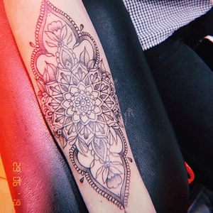 The start of another mandala forearm sleeve 🤗