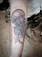 1 session 4 hours #jellyfishtattoo #tattooodessa #tattoo #tattooartist #ukrainianartist #graphictattoo #flowertattoo #odessa #wipshading 