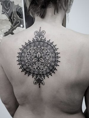 a small #bongostyle #mandala tattoo.representing the trinity and the union of male and female.thank you for looking #bongostyle #mannheimtattoo #mannheim #mantratattooatelier #tatowiermagazin #tatowier #mannheimtattoostudio #indiantraditionaltattoo #dotworktattoo #lineworktattoo #blackworktattoo #ludwigshafen #ludwigshafentattoo #obitattoo #tattoodo #tattooofinstagram #tattoooftheday 