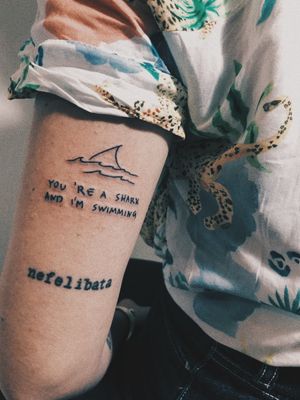 #tattoo #quotestattoo #lyricks #lyrickstattoo #altj #altjtattoo #shark #sharkfin #lettering #letters #tattooart #tattoolovers #tattoos #inked #letteringtattoo #bishop #bishoprotary #thessaloniki #greece 